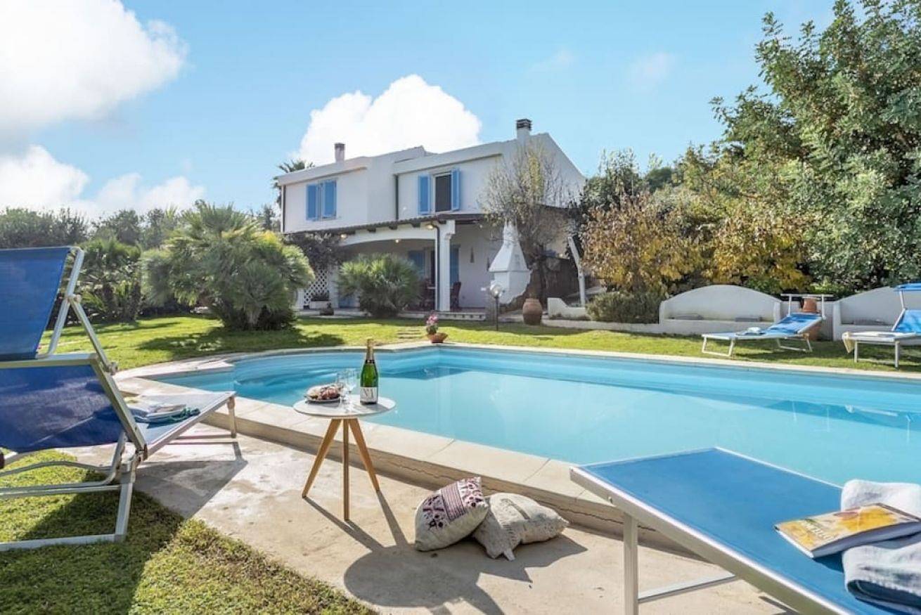 Alghero, Villa Josephine con piscina e Parco  in Alghero, Provincia di Sassari