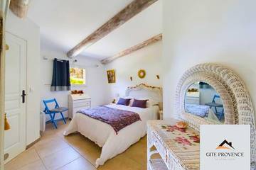 Chambre d’hôte pour 2 personnes, avec jardin à Noves