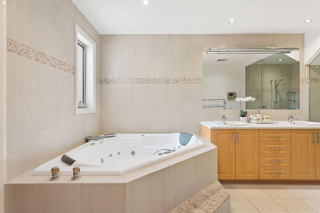 Sunset View Luxury 4 Bedrooms With Sauna in Melbourne, Mornington Peninsula