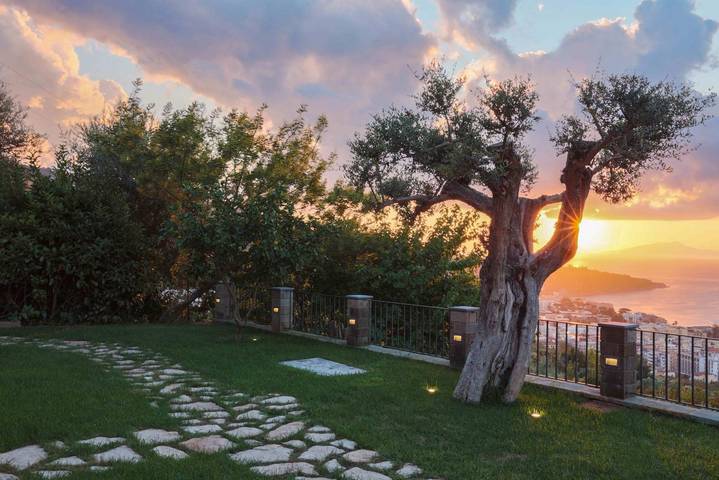 Location de vacances pour 6 personnes, avec piscine ainsi que jardin et vue sur l’océan à Sorrento - 4