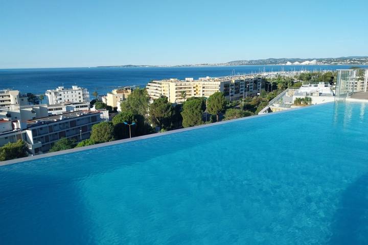 Location de vacances pour 5 personnes, avec balcon ainsi que piscine et jardin, adapté aux familles à Saint-Laurent-du-Var