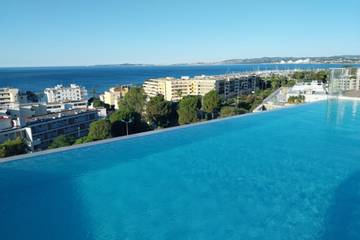 Gîte pour 5 personnes, avec jardin ainsi que piscine et balcon, adapté aux familles à Saint-Laurent-du-Var