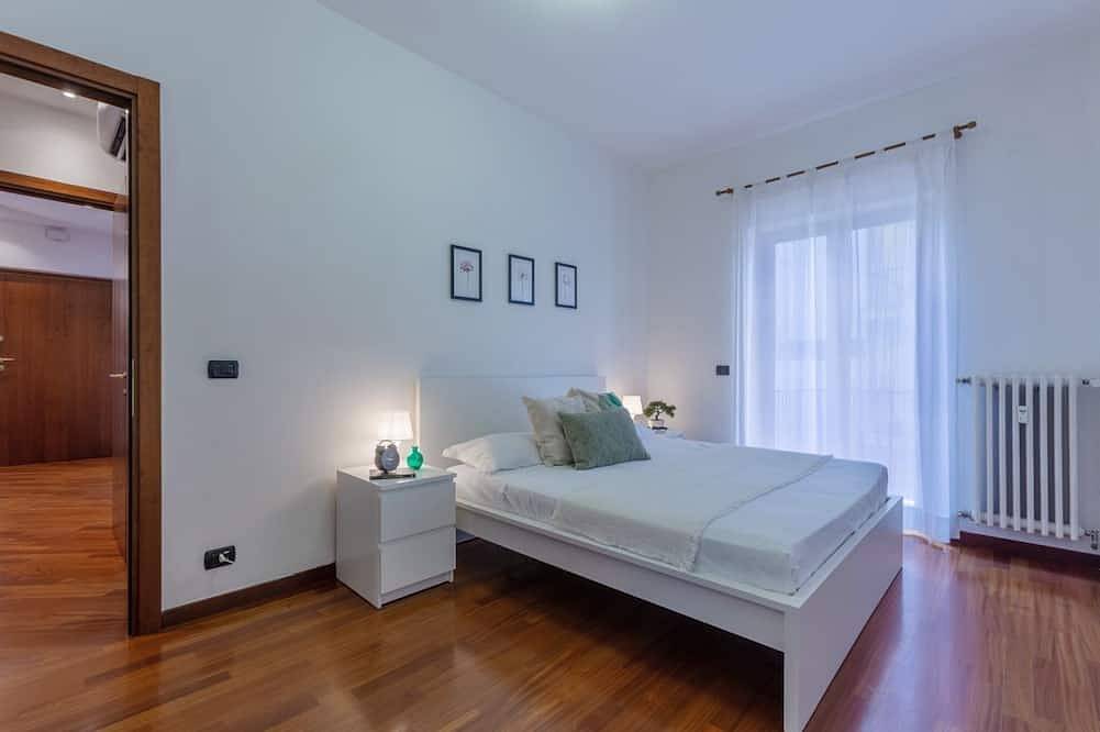 Apartamento entero, Guesthost - Comfortable 80 sqm apartment that can accommodate up to 7 people located on the third floor of a building without a lift.The property is located in the center of Ferrara just outside the eastern walls, a few steps from Corso della Giovecca.Th in Ferrara, Provincia de Ferrara