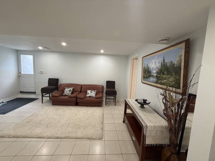 Suite privada completa Entrada independiente Estacionamiento gratuito in Richmond Hill, Lago Ontario (Kanada)