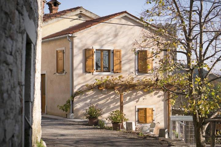 Gîte pour 4 personnes, avec terrasse et vue dans Štanjel