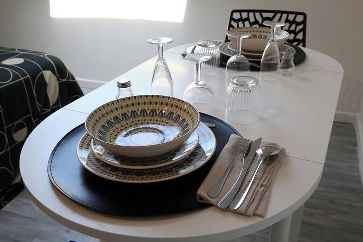 Entire apartment, Jupiter near gare station and market in Saint-Quentin, Aisne