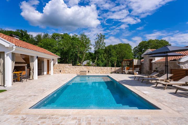 Villa Izvor, charmante Steinvilla mit 4 Schlafzimmern im Hinterland von Makarska in Imotski, Makarska Riviera