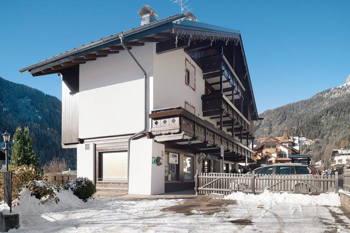 Apartamento entero, Apartamento 'Appartamento 4 Persone' con vistas a la montaña, balcón y Wi-Fi in Canazei, Dolomiti Superski