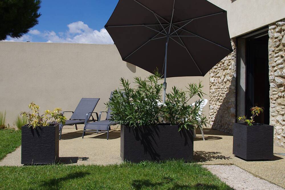 Maison avec jardin avec vue sur village historique du Crestet in Crestet, Parc naturel régional du Mont-Ventoux