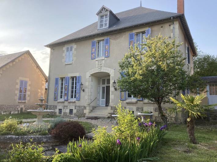 Gîte pour 6 personnes, avec jardin et terrasse à Sanssat