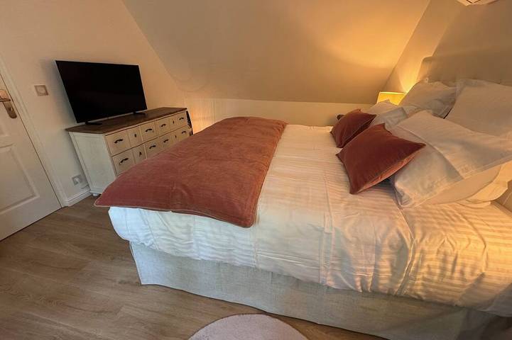 Villa de Luxe Avec Climatisation et Terrasse, Idéal Pour Visiter Paris! in Versailles, Yvelines