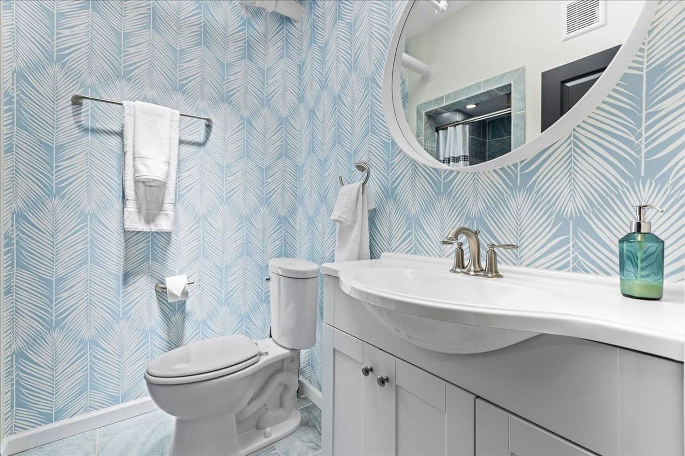 Apartamento entero, Sauna   Jacuzzi Tub   Vibrant Loft Near Beach in Atlantic City, Condado de Atlantic