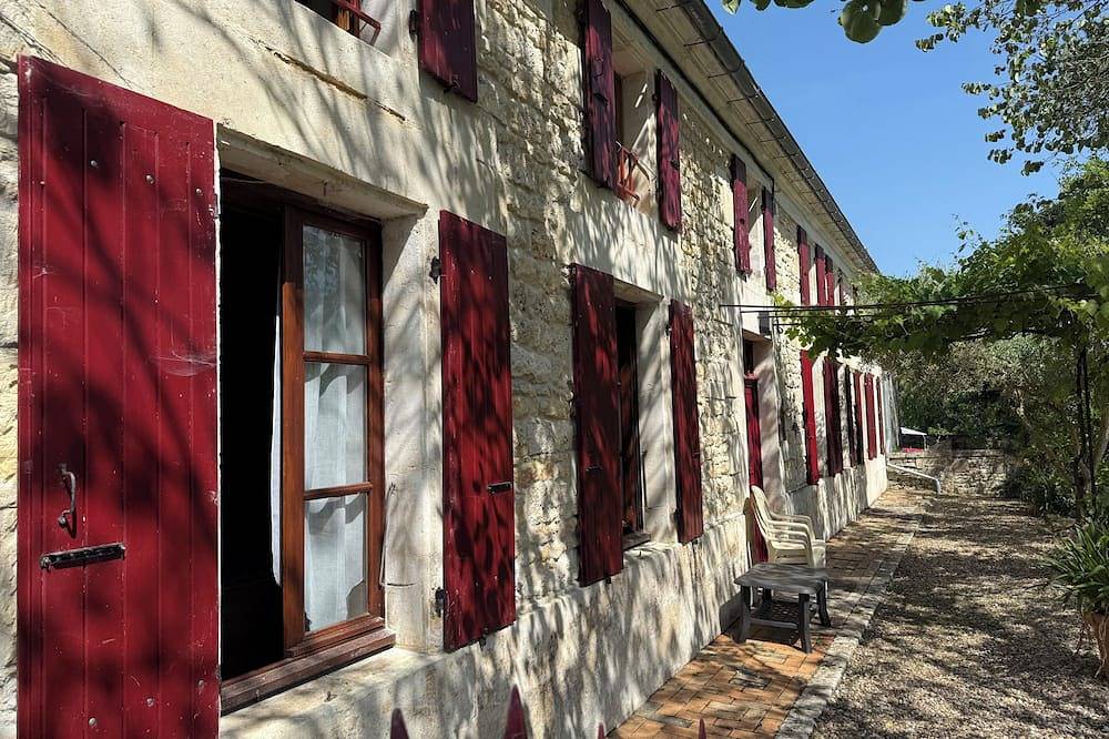 Grande maison ,  pour grande famille ou voyage entre amis, à15 km de l'océan in Trizay, Région de Saintes