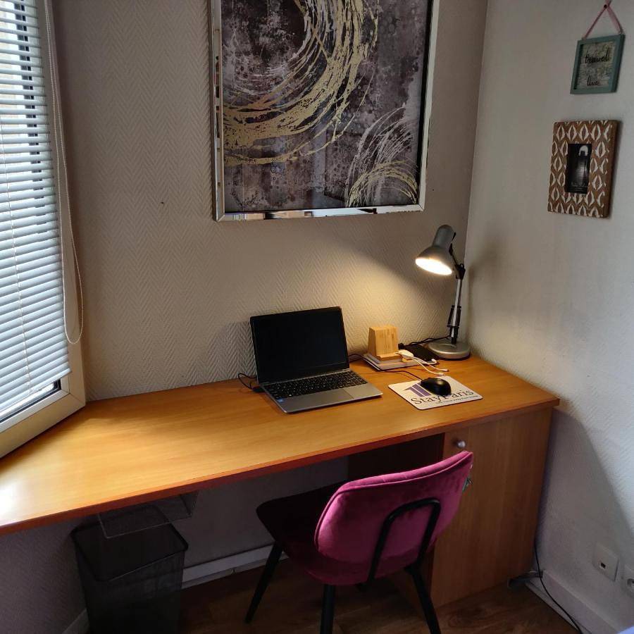 Studio with Balcony in Issy-les-Moulineaux, Hauts-de-Seine