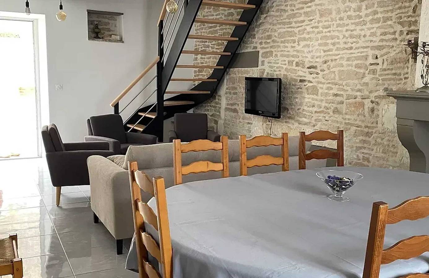 Casa encantadora en Les Riceys con patio privado in Les Riceys, Aube (desambiguación)