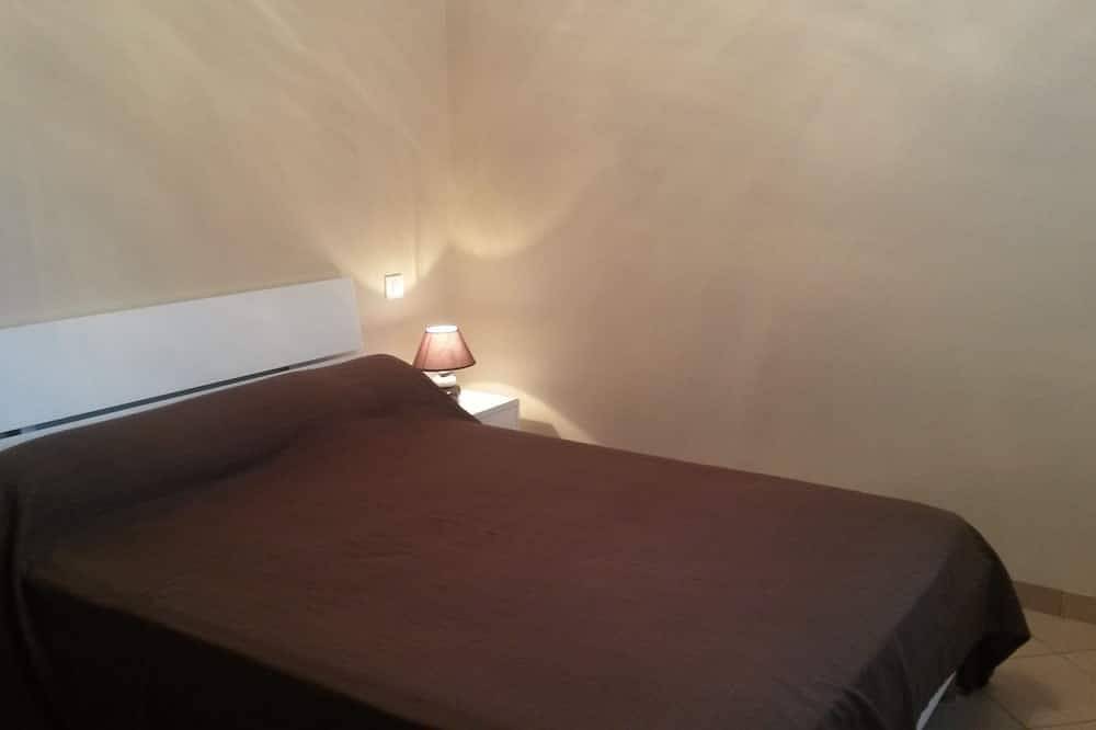 Entire apartment, 3 bedroom apartment overlooking terrace to 08 kms Bayonne in Villefranque, Bayonne region