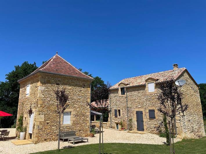 Gîte pour 2 personnes, avec piscine ainsi que vue et jardin à Soulaures