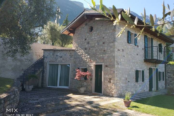 Agriturismo per 9 persone, con idromassaggio e giardino, con animali domestici in Malcesine
