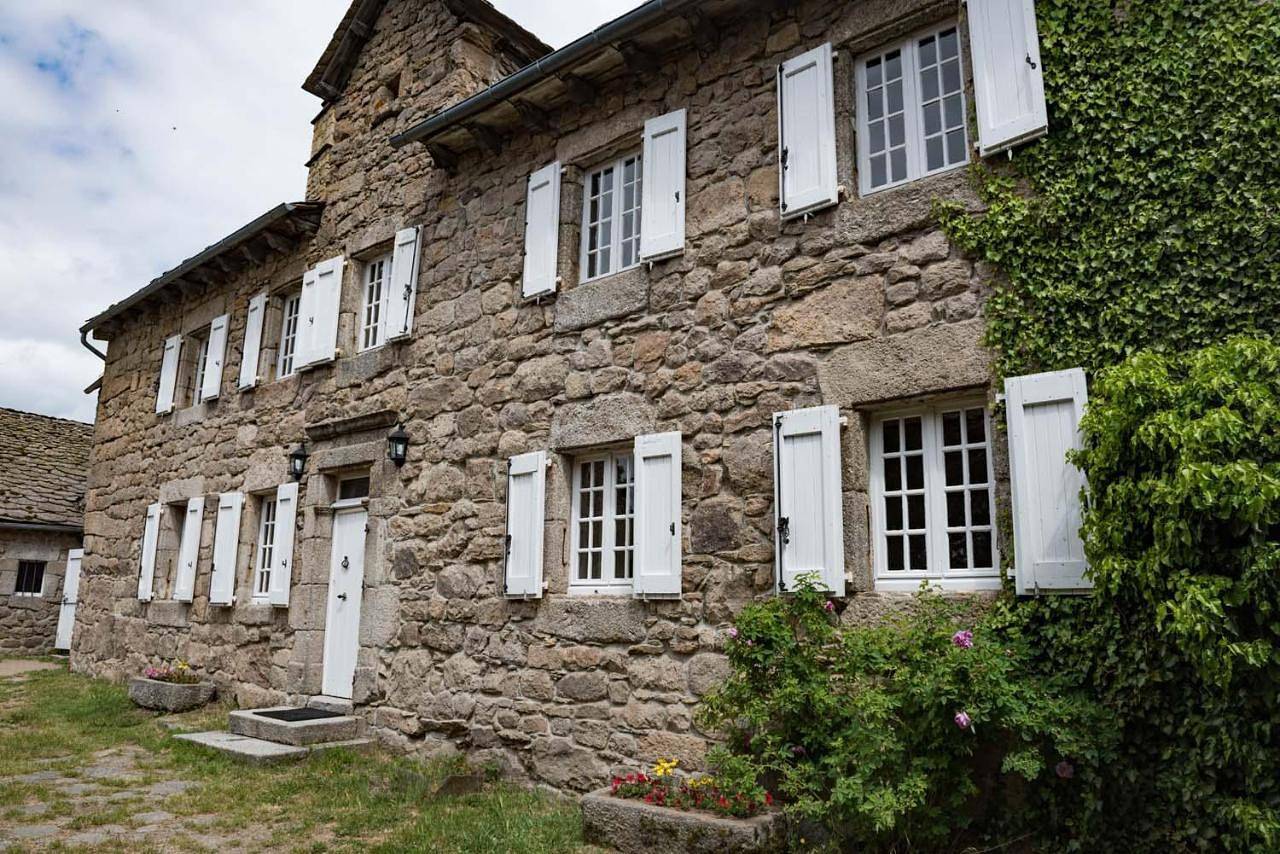 Village de gîtes de Sainte-Lucie in Loups du Gevaudan, Saint-Léger-de-Peyre