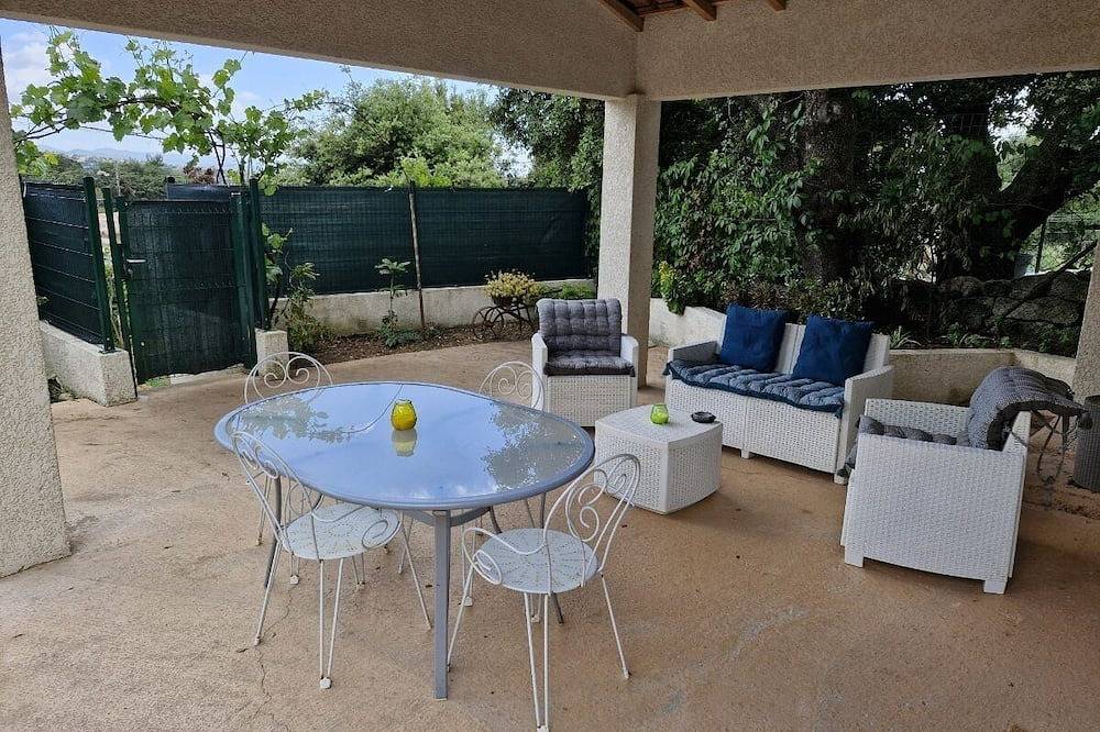 A Casuccia small, peaceful, detached house between the sea and the mountains in Peri, Ajaccio und Umgebung