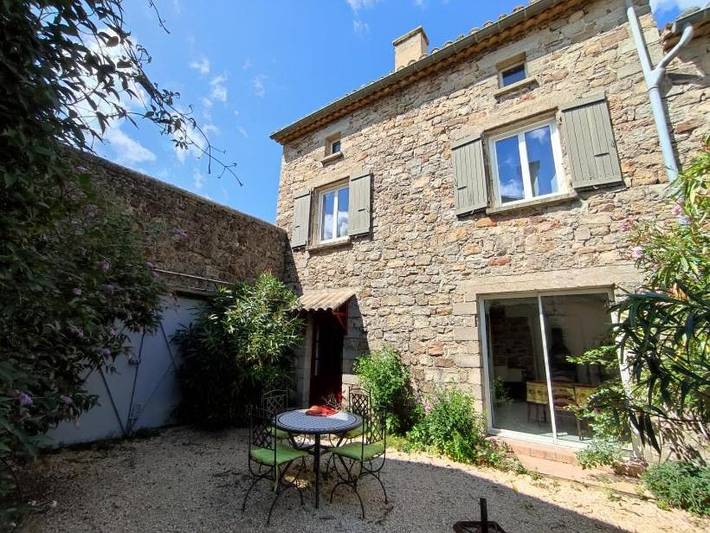 Location de vacances pour 4 personnes, avec vue et piscine ainsi que jardin et terrasse, animaux acceptés à Sanilhac