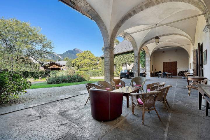 Château pour 15 personnes, avec Jardin dans Auvergne-Rhône-Alpes