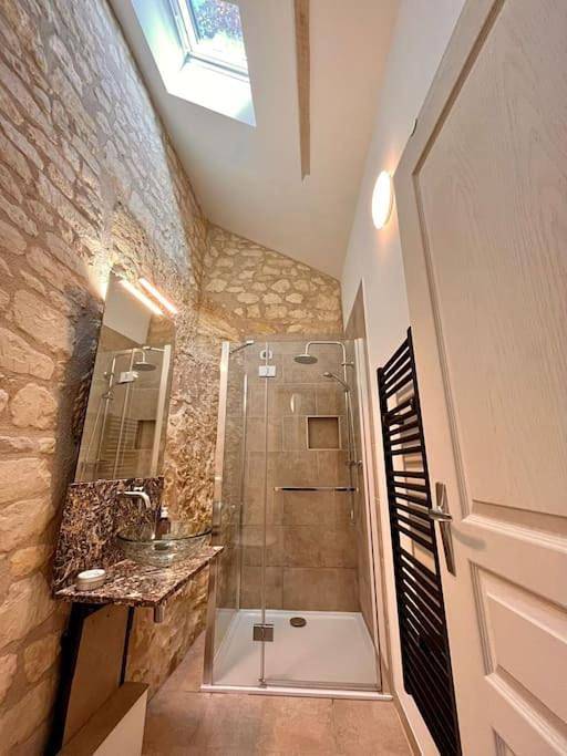 Two-Bedroom House in Cravant-les-Côteaux, Vallée de la Loire