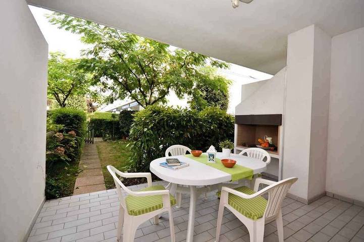 Bungalow für 8 Personen, mit Balkon und Terrasse sowie Garten und Pool in Bibione