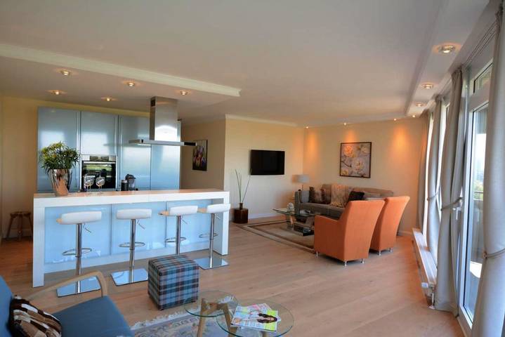Ferienwohnung für 4 Personen, mit Balkon und Terrasse sowie Seeblick und Ausblick in Düsseldorf