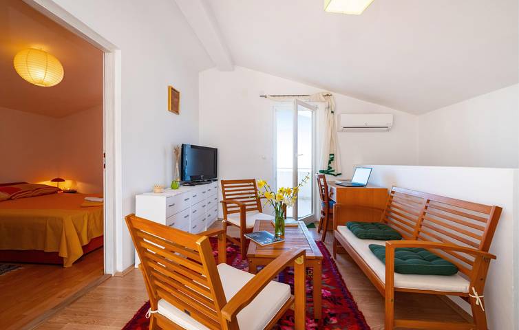 Ferienhaus für 6 Personen, mit Terrasse und Garten in Jasenice - 3