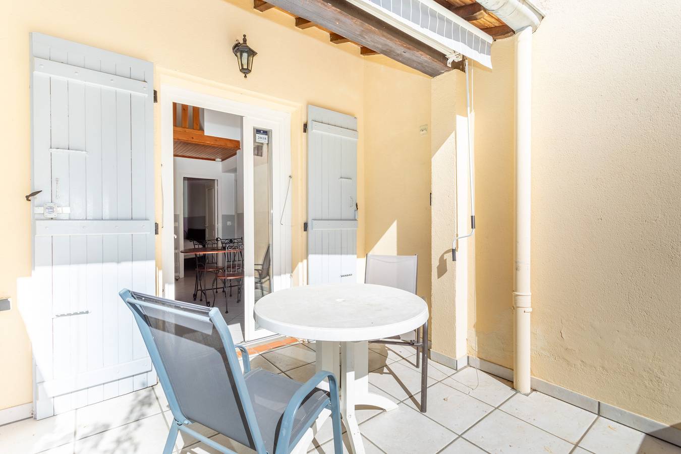 Gite 2 Entre 2 Et 4 Personne avec vue montagne, piscine partagée in Reynès, Région de Céret