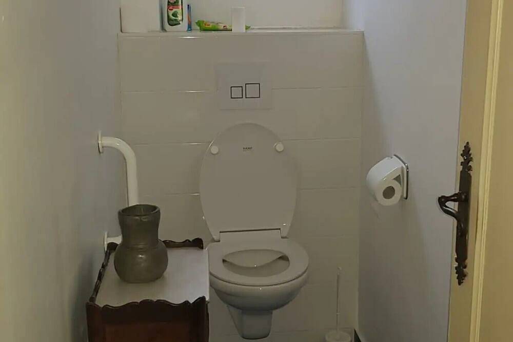 Family home with large pool in Provence in Saint-Mitre-les-Remparts, Istres region