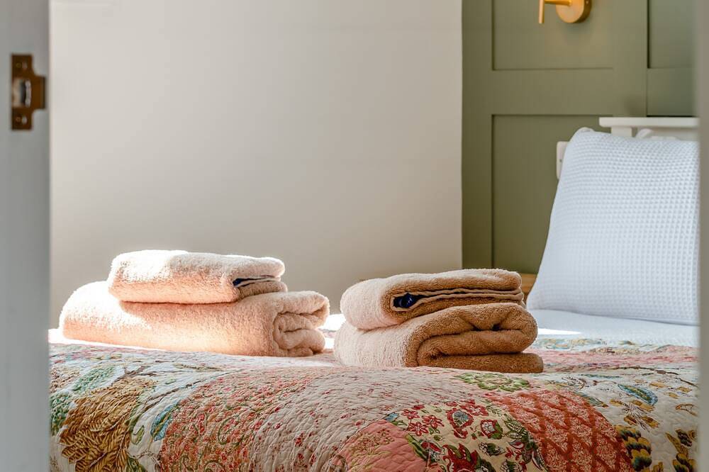 Bluebell Farm - The Cabin in Badgeworth, Gloucestershire