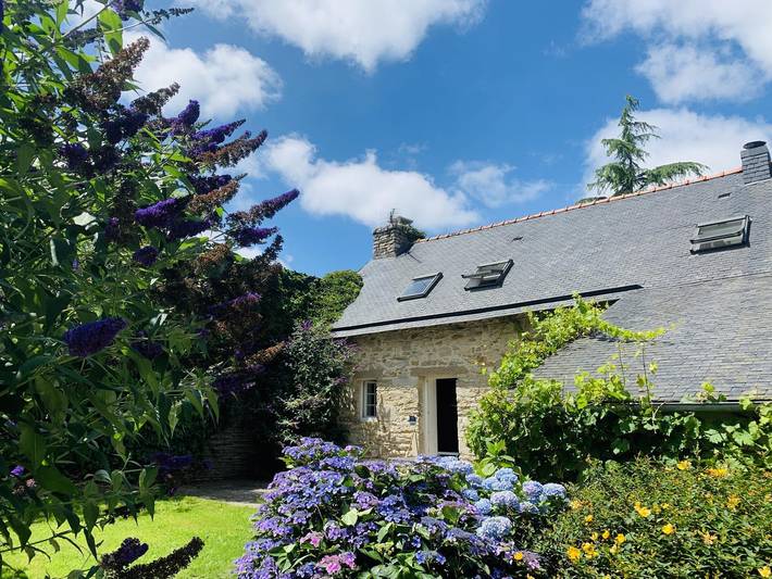 Gîte pour 4 personnes, avec Terrasse ainsi que Jardin et Vue à Plouay
