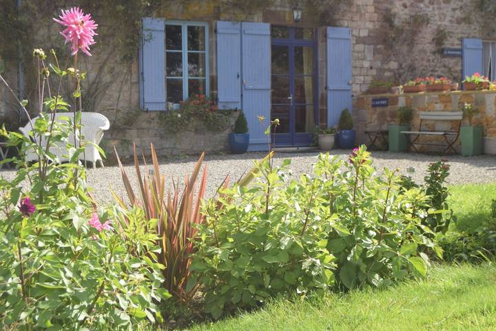 Gîte pour 10 personnes, avec piscine, adapté aux familles à Bazouges-la-Pérouse - 3