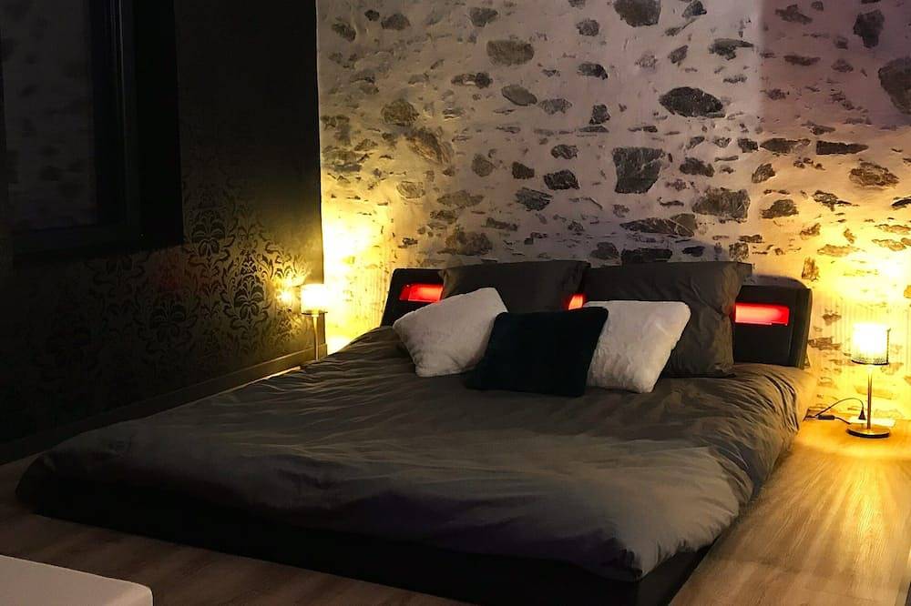 Romantic gite-Loft with private Spa near Nantes in Saint-Philbert-de-Bouaine, Vallée de la Loire