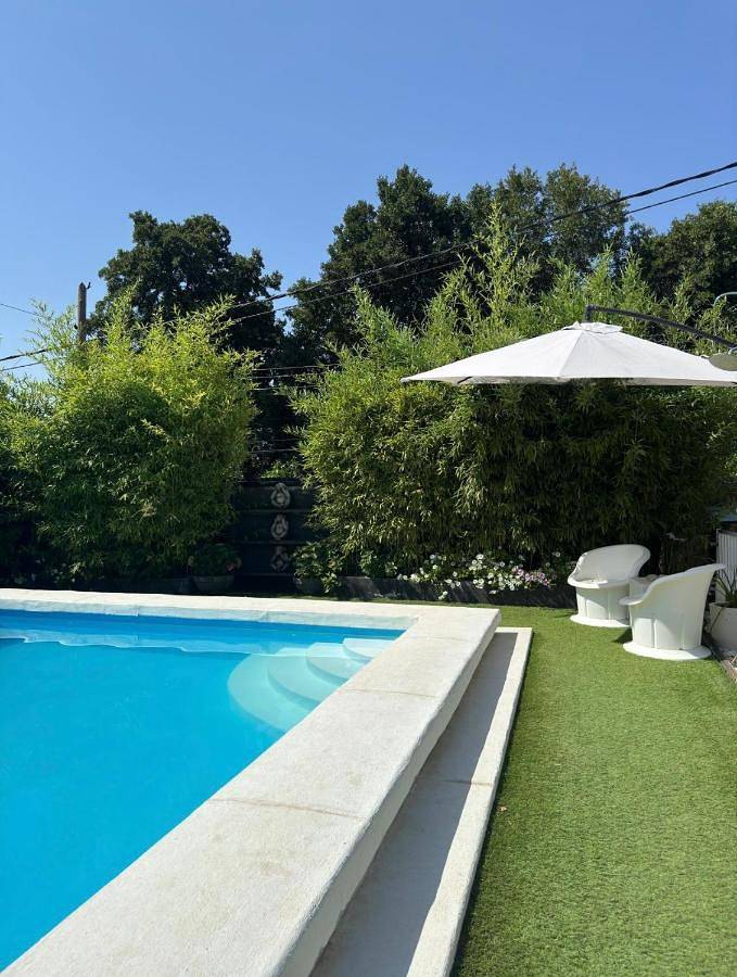 Apartamento de vacaciones para 8 personas, con vistas además de piscina y jardín en Sierra Norte - 2