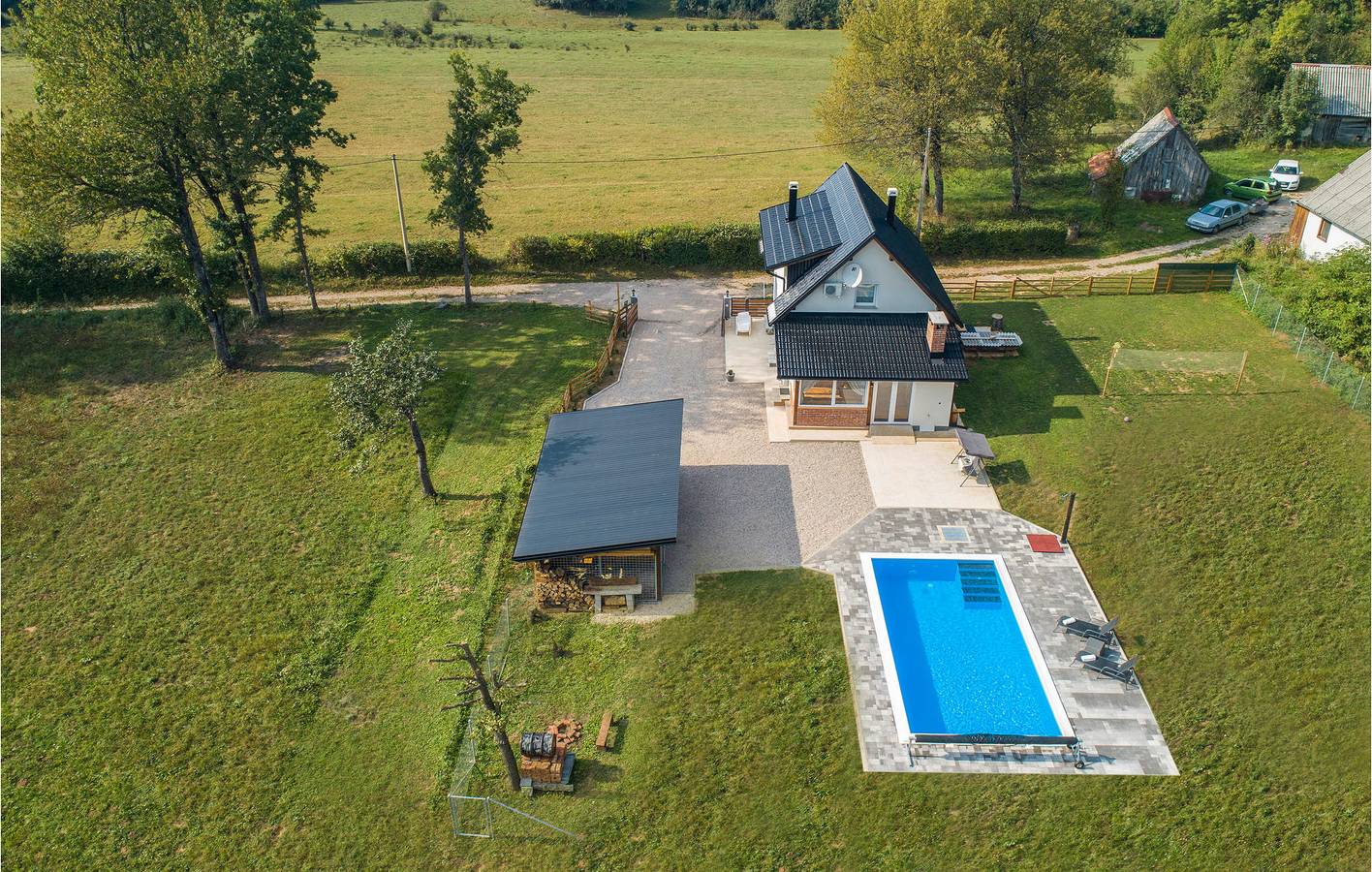 Casa de vacaciones para 8 personas con terraza in Gospić, Condado de Lika-Senj