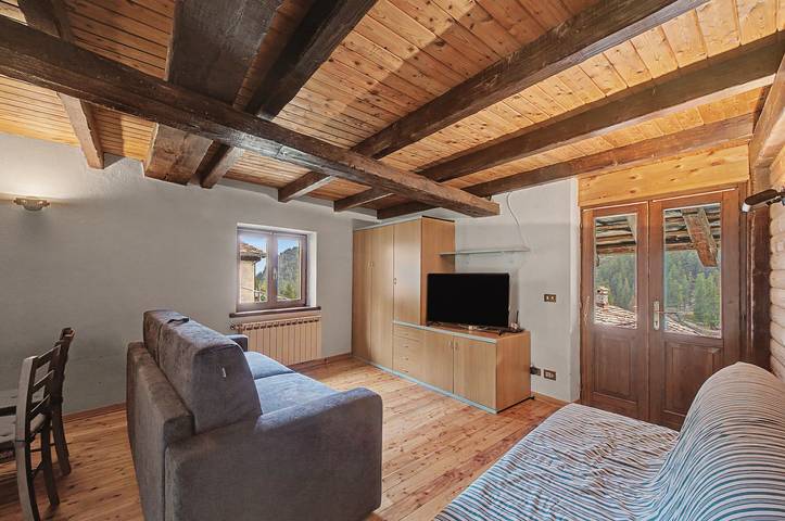 Holiday Home 'Le Rascard De Chardonney' with Garden, Mountain View and Ski-in/Ski-out Access in Chardonney (Champorcher), Comune di Champorcher