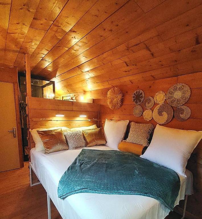 Camping pour 2 personnes, avec balcon ainsi que vue et jardin