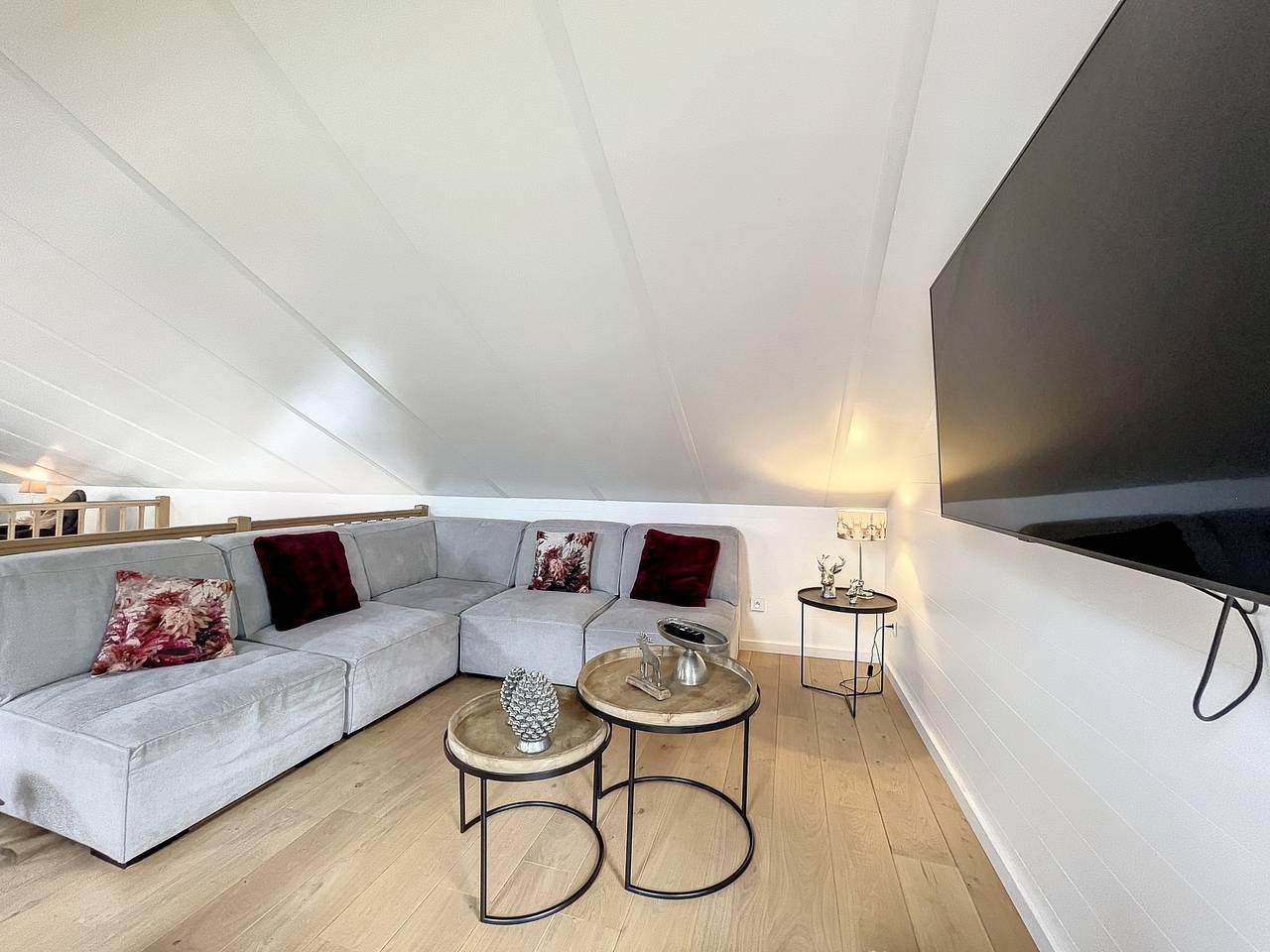 Sfeervolle 8-pers. gite met bubbelbad, biljart en panoramisch terras in de Semois-Vallei in Vresse-sur-Semois, Regio Namur