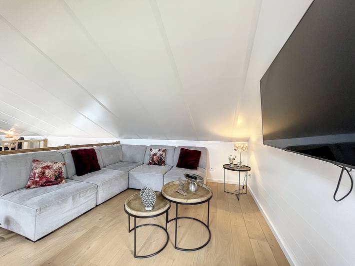 Charmantes Ferienhaus für 8 Pers mit Außenspa, Billard und Panoramaterrasse im Semois-Tal in Vresse-sur-Semois, Region Namur