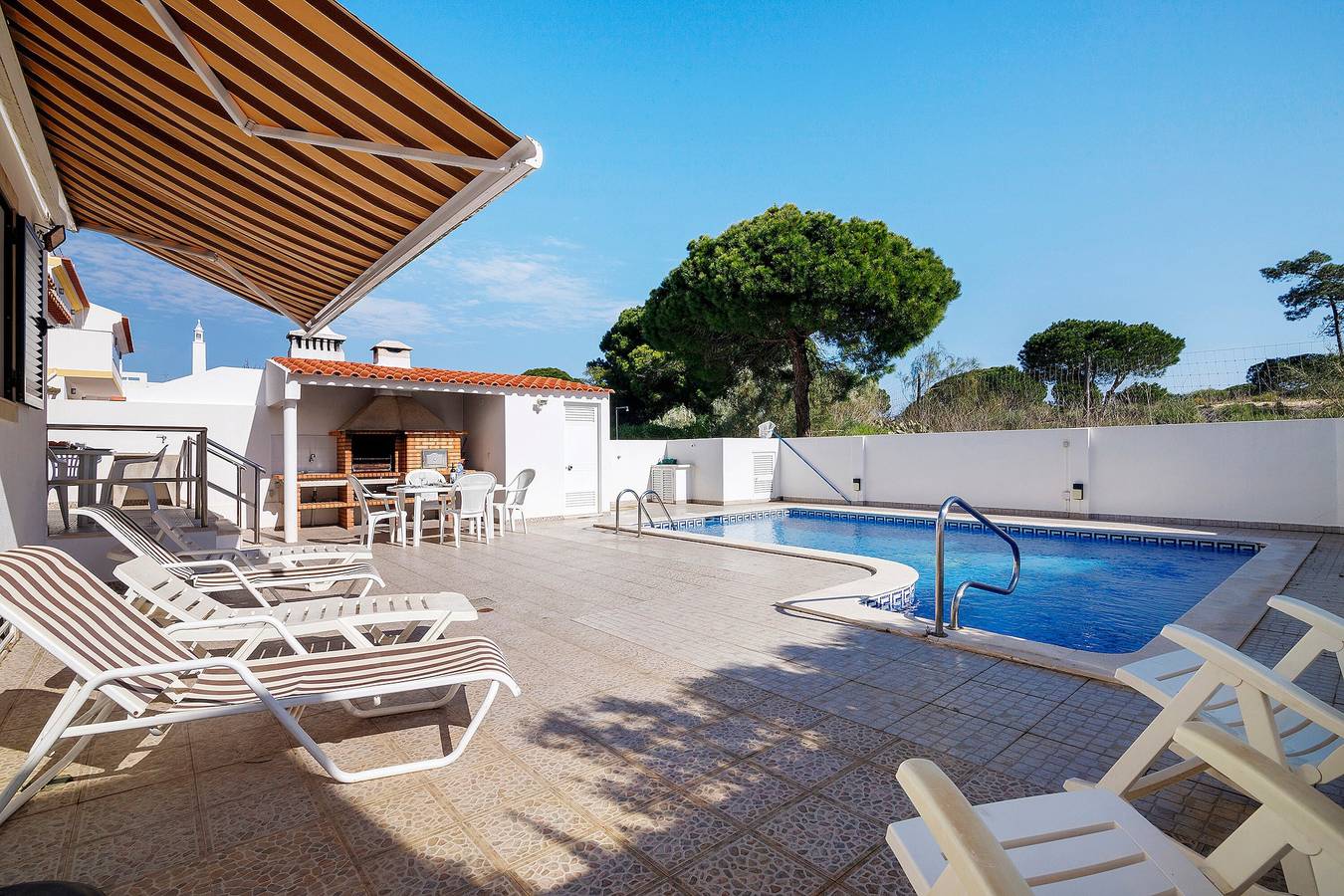 Holiday Home 'Villa Da Praia' with Private Terrace, Wi-Fi & Air Conditioning in Monte Gordo, Faro District