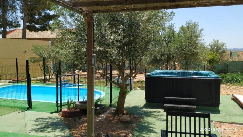 Casa rural para 13 personas, con Jacuzzi y Terraza además de Jardín y Piscina en Provincia de Albacete - 2