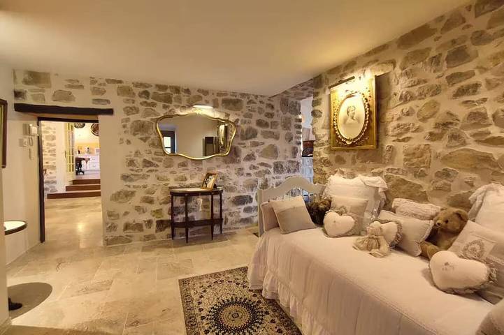 Location de vacances pour 13 personnes, avec piscine ainsi que jardin et terrasse, animaux acceptés à Rochecolombe - 3