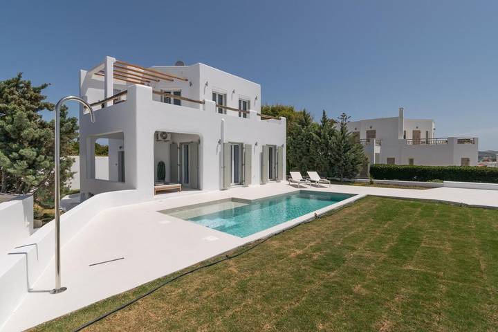 Villa pour 9 personnes, avec vue ainsi que piscine et jardin dans Milos