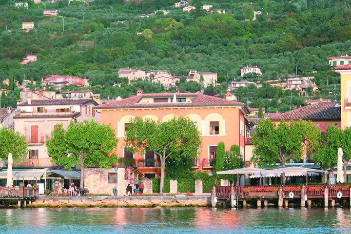 B&b per 4 persone, con Balcone e Terrazza nonché Giardino e Vista lago a Torri del Benaco