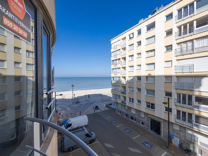 Verzorgd appartement met zeezicht