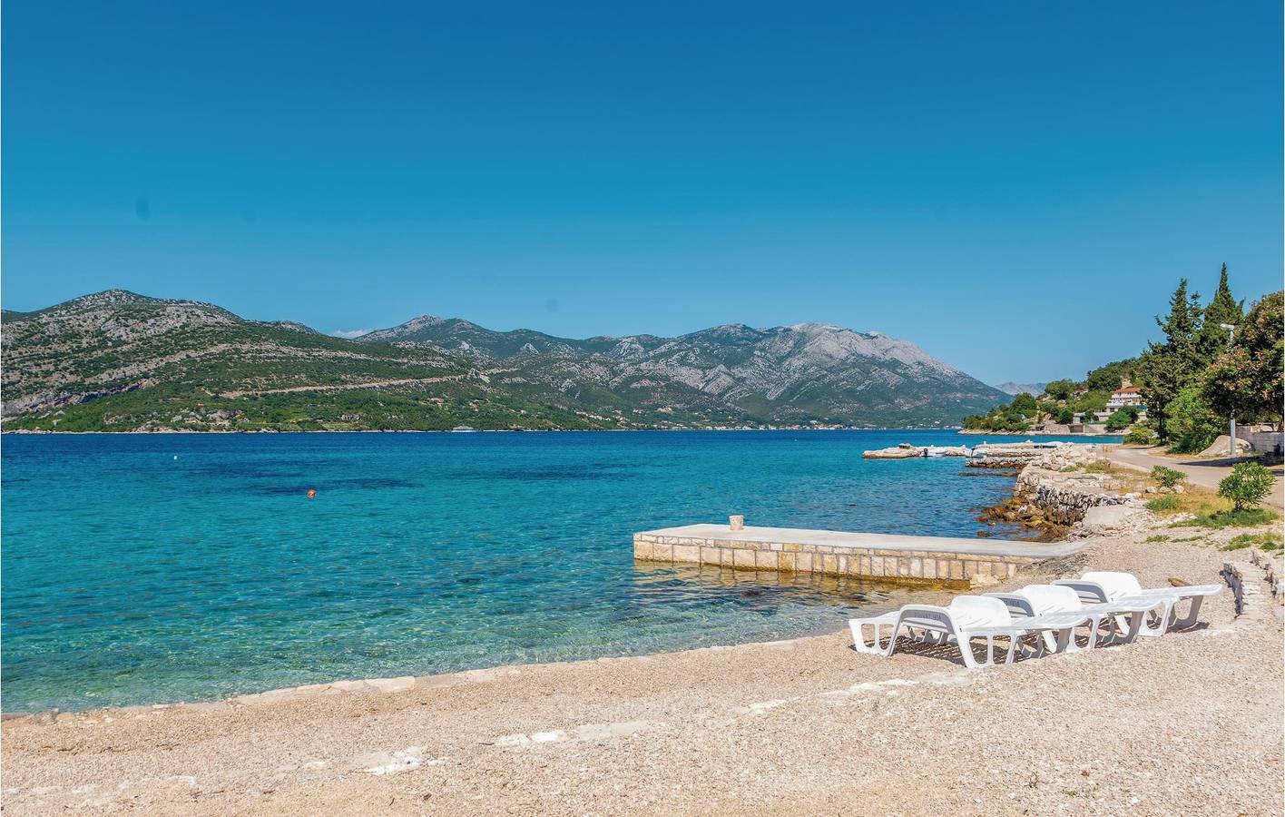 Charmant appartement met 1 slaapkamer, zwembad en terras, op 1 km van het strand in Kneza, Korcula