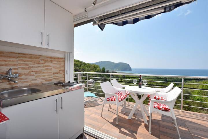 Gîte pour 6 personnes, avec piscine et terrasse au Monténégro - 2
